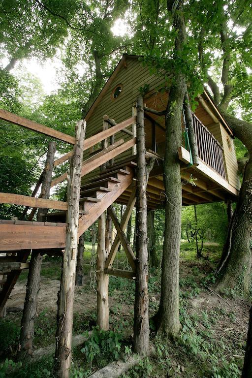 La Cabane Aux Secrets - Au Milieu De Nulle Part Outines Ruang foto