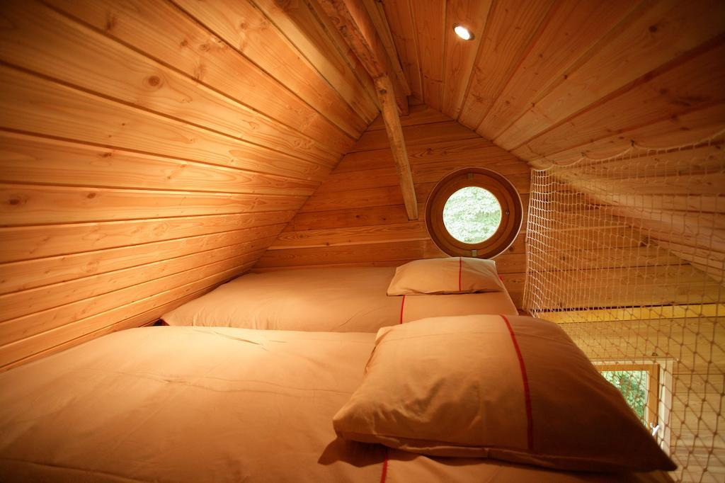 La Cabane Aux Secrets - Au Milieu De Nulle Part Outines Ruang foto